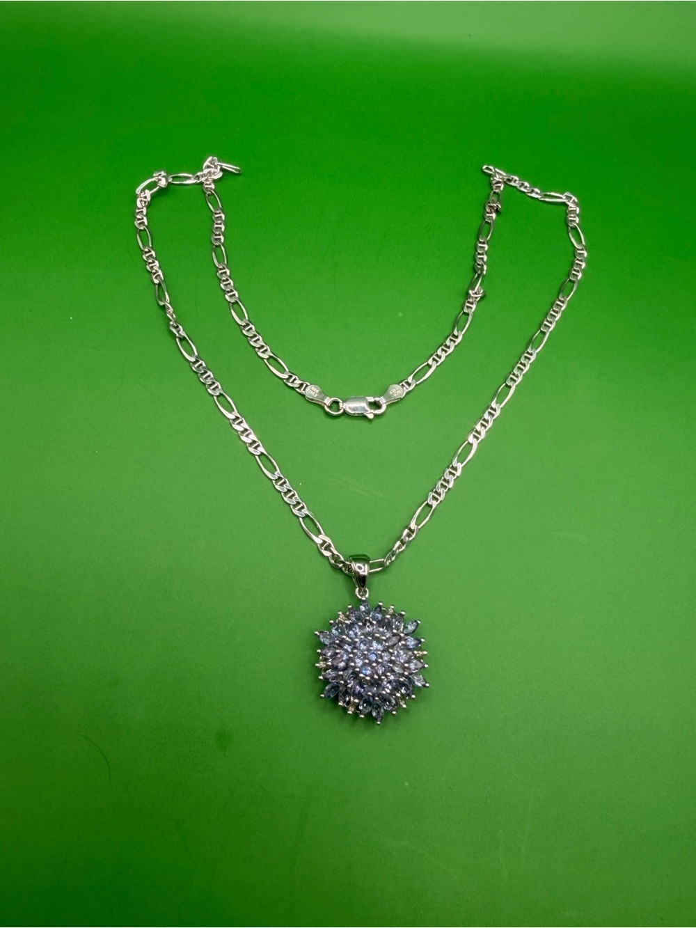 925 Sterling Silver Tanzanite Pendant & 18” Chain.